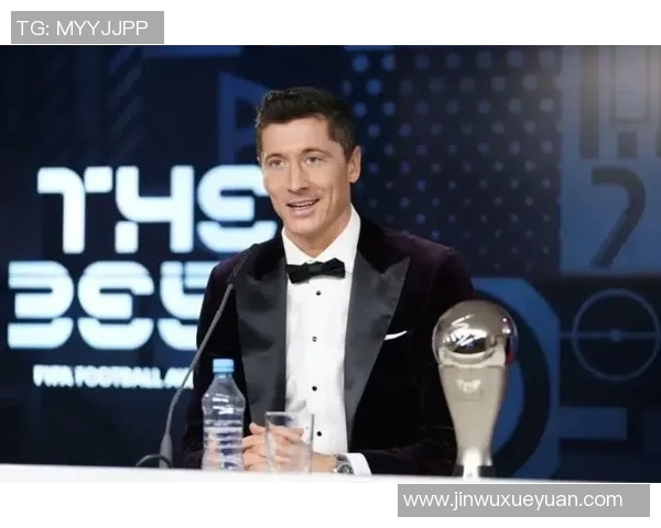 莱万再创辉煌:从足球天才到世界巨星的传奇之路 莱万再创辉煌:从足球天才到世界巨星的传奇之路