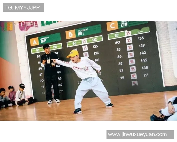 深圳与上海足球对决直播盛况回顾与精彩瞬间分析 深圳与上海足球对决直播盛况回顾与精彩瞬间分析