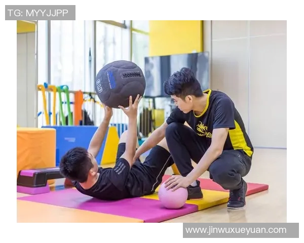 体能训练师的职业发展与技能提升之路探索与实践分享