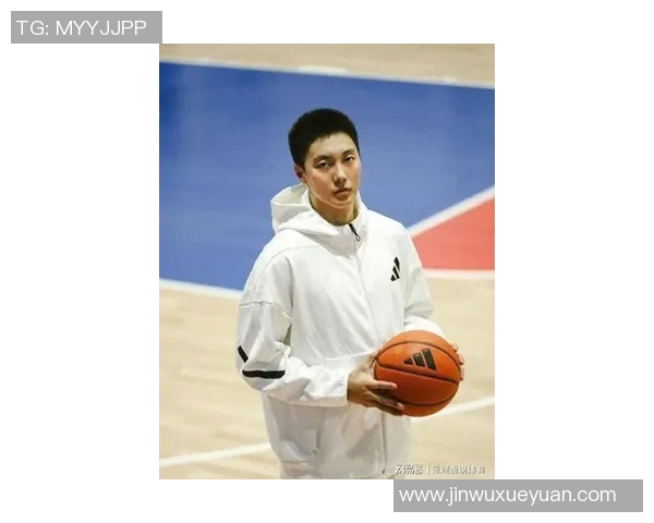 胡明轩的成长之路：从青涩少年到篮球场上的璀璨明星